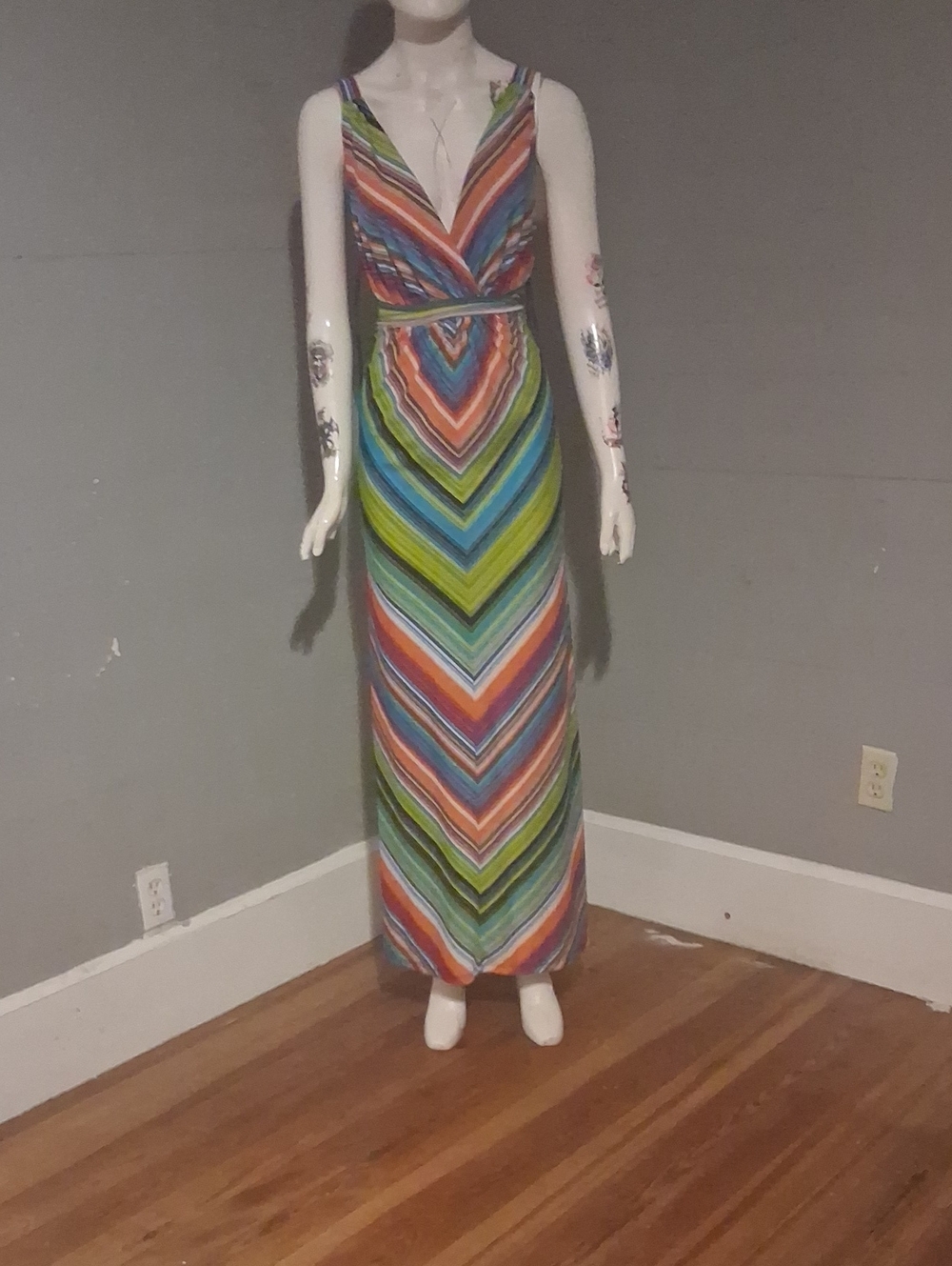 Sleeveless Multi-Color Chevron Maxi Dress with V-Neck